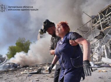 A Ukrainian rescuer holds a woman injured in a Russian aerial strike in Zaporizhzhia. Source: Zaporizhzia Regional Military Administration