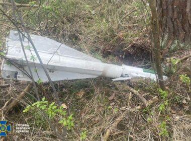 The image shows debris from a modified Russian Geran-2 attack drone with a warhead of an R-60 air-to-air missile mounted on it, containing depleted uranium. Source: The Security Service of Ukraine