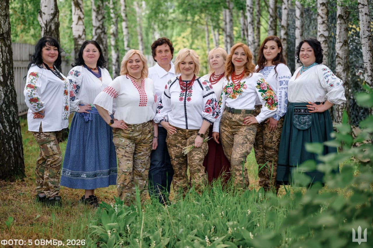 Ukrainian service members of the Armed Forces of Ukraine wear traditional vyshyvanka embroidered shirts. Photo: UA Land Forces