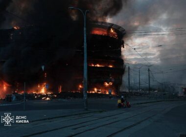 Mall on fire in Kyiv's Lukianivka district following massive Russian aerial attack on 24 May 2026. Photo: DSNS