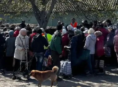 People in Oleshky wait for food supplies. Photo: BBC