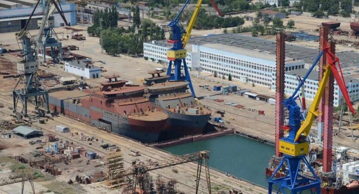 crimea isolation sbu hits two russian spy ships s-400 occupied kerch 2760 cars piled up trying get off peninsula · post cable volga vyatka project 15310 dock zatoka shipbuilding plant