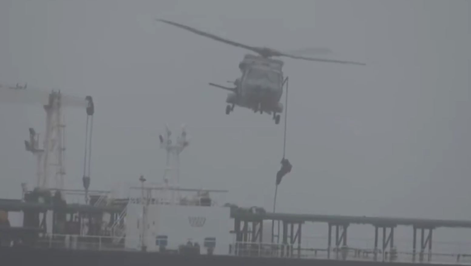 france's navy boards sanctioned russian oil tanker atlantic · post uniformed personnel descend rope helicopter onto tagor during boarding 31 2026 затримання нафтового танкера французькими вмс 1 червня року джерело