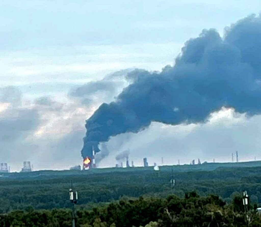 ukraine confirms strikes two tatarstan refineries rocket-fuel rubber plant tolyatti · post black smoke rises over burning oil refining facility after ukrainian strike nizhnekamsk russia 12 2026 0b9bde49-e761-4e4b-9abe-9bd2dd867a7d ukraine's defense