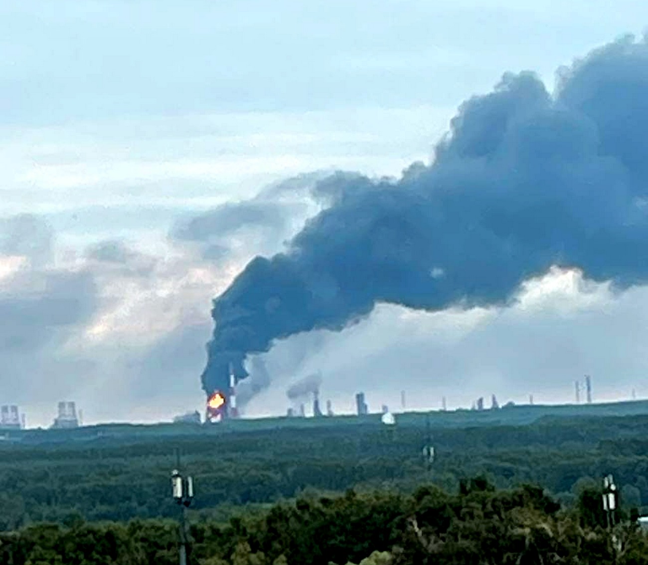 ukraine confirms strikes two tatarstan refineries rocket-fuel rubber plant tolyatti · post black smoke rises over burning oil refining facility after ukrainian strike nizhnekamsk russia 12 2026 0b9bde49-e761-4e4b-9abe-9bd2dd867a7d ukraine's defense