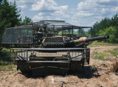 Ukrainian Abrams tank fitted with modular cage-style protection designed to counter FPV drone strikes on the front line, as crews adapt Western armor to modern battlefield threats. Photo: Ukraine’s 160th Separate Mechanized Brigade