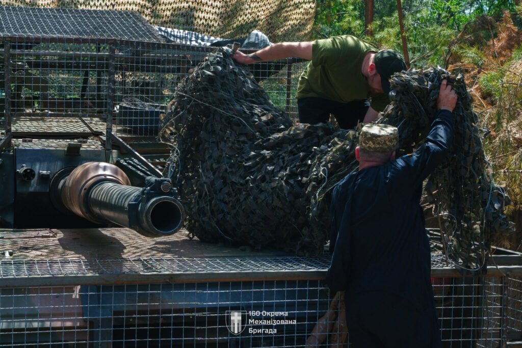 Ukrainian Abrams tank fitted with modular cage-style protection designed to counter FPV drone strikes on the front line, as crews adapt Western armor to modern battlefield threats. Photo: Ukraine’s 160th Separate Mechanized Brigade