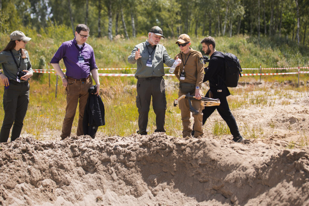 peeter helme inspecting the crater at the uttc media day
