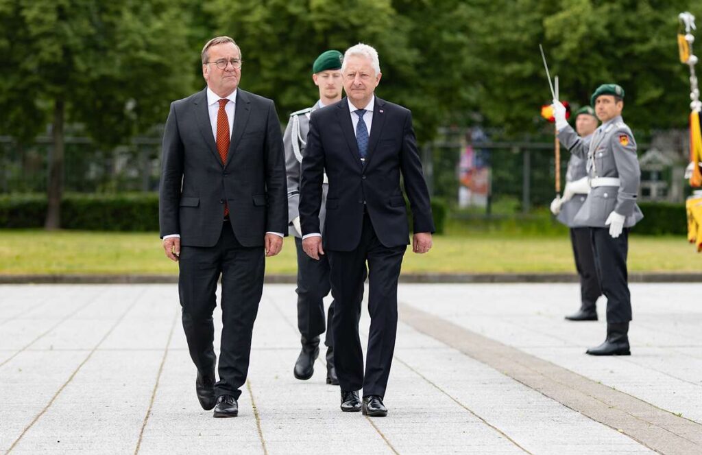 Germany adds €300 million to Czech ammunition drive, about 5