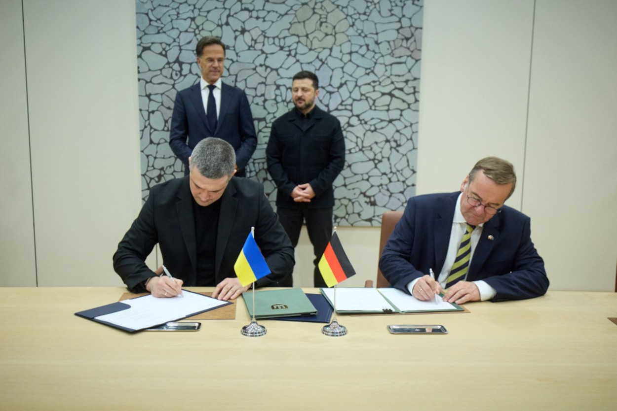 Ukrainian Defense Minister Mykhailo Fedorov and German Federal Defense Minister Boris Pistorius signing agreements on the development of anti-ballistic capabilities and the joint production of UGVs, in Brussels, 18 June 2026. Photo: Ukrainian President's Office