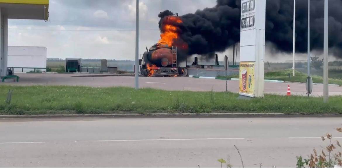 russia's fuel crisis jumps 15 25 regions five days—plus six occupied ukrainian areas · post russian truck burns gas station skadovsk kherson oblast after logistic lockdown mid-range strike 11 2026