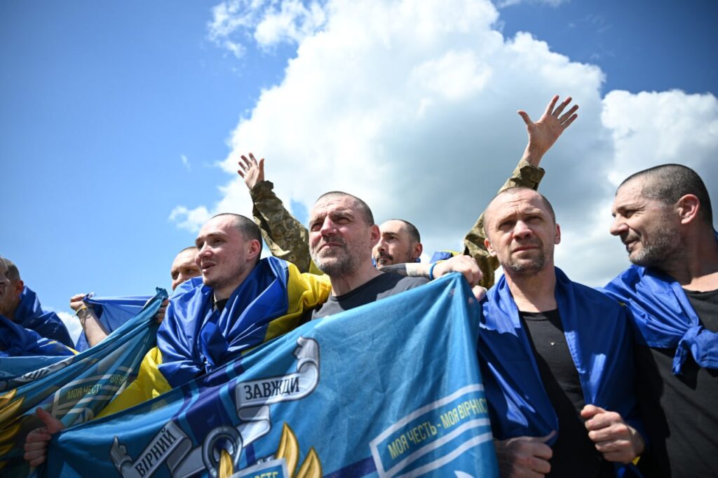 Freed Ukrainian service members arrive home following prisoner swap with Russia on 5 June, 2026. Photo: Zelenskyy
