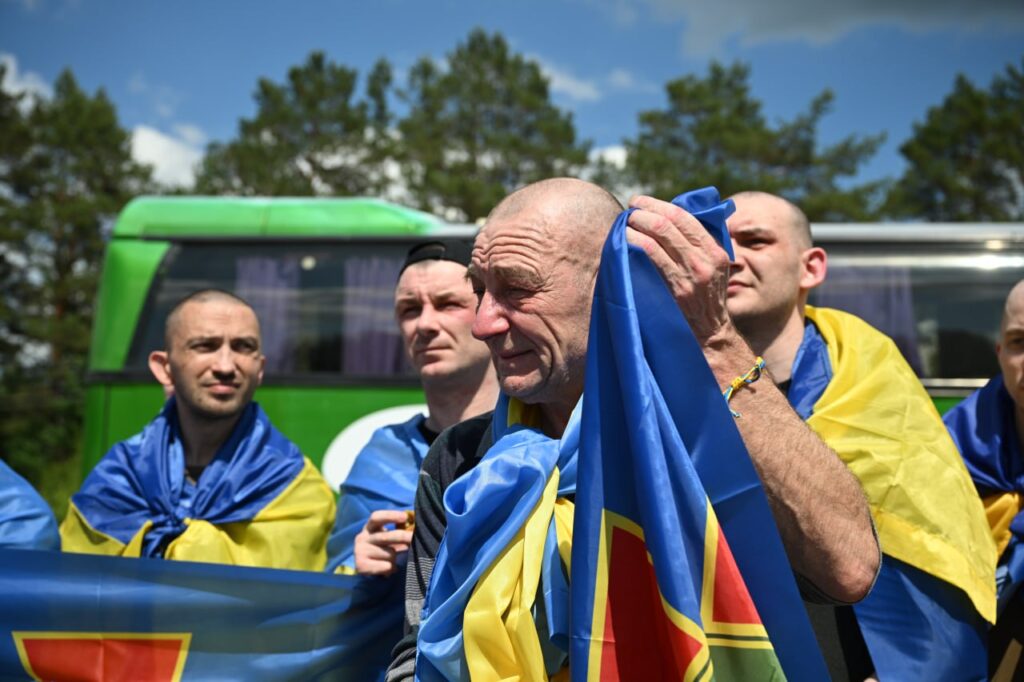 Freed Ukrainian service members arrive home following prisoner swap with Russia on 5 June, 2026. Photo: Zelenskyy