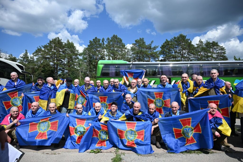 Freed Ukrainian service members arrive home following prisoner swap with Russia on 5 June, 2026. Photo: Zelenskyy