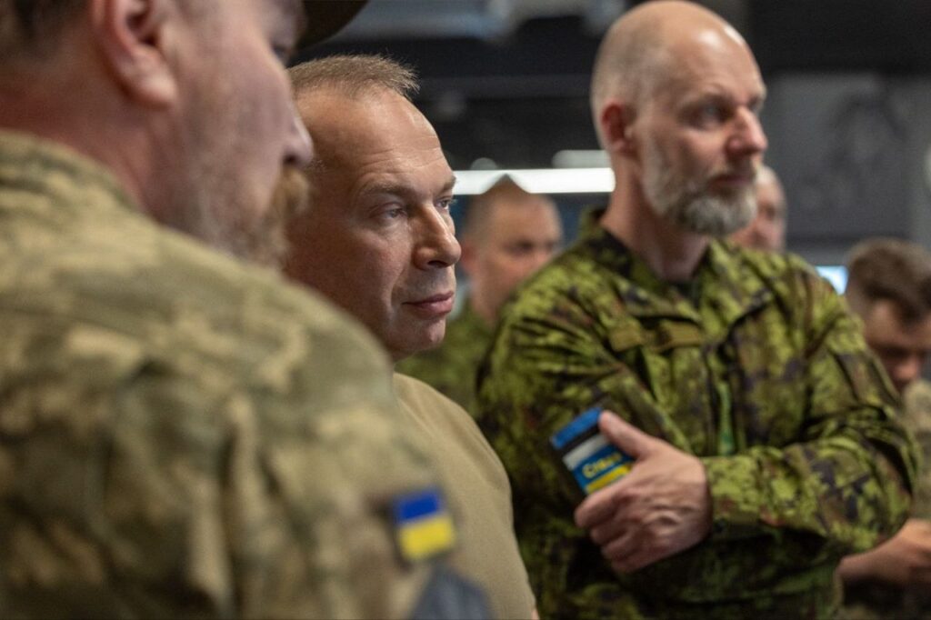 The image shows Estonian Defense Forces commander Andrus Merilo and Ukrainian Commander-in-Chief Oleksandr Syrskyi during a visit to Ukrainian troops in the southeast direction. Source: Syrskyi Telegram