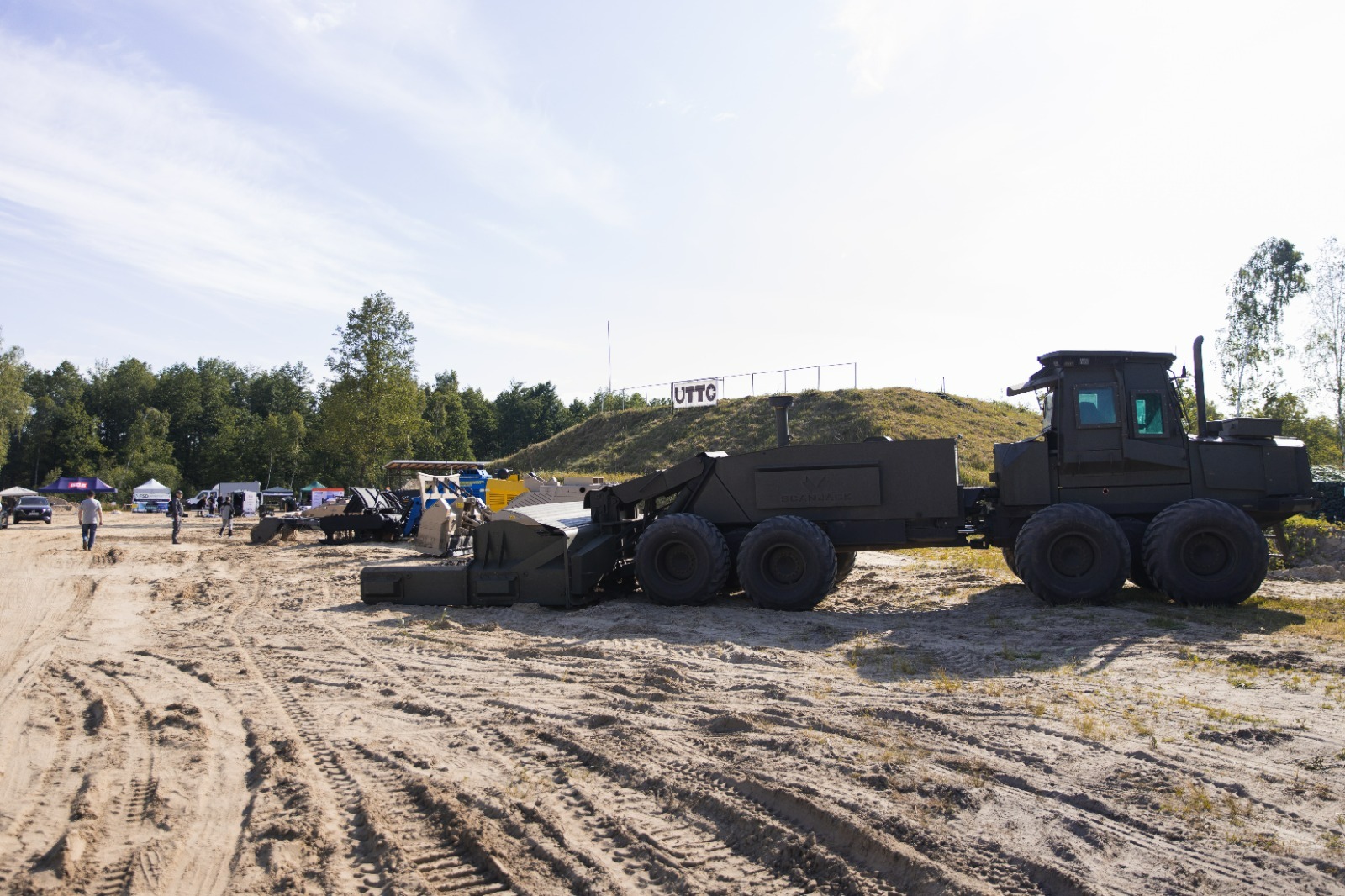 The image shows the ScanJack 3500 demining machine. Source: ArmyInform