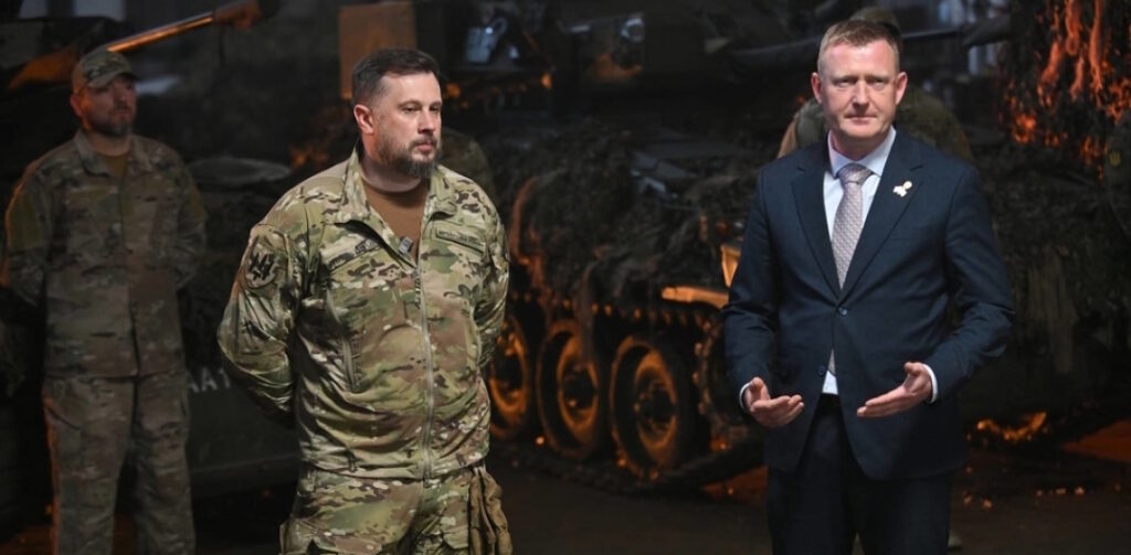 Latvian Defense Minister Raivis Melnis and Third Army Corps commander Brigadier General Andrii Biletsky. Source: UkrInform