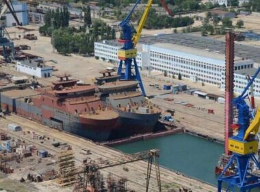 crimea isolation sbu hits two russian spy ships s-400 occupied kerch 2760 cars piled up trying get off peninsula · post cable volga vyatka project 15310 dock zatoka shipbuilding plant