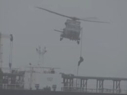 france's navy boards sanctioned russian oil tanker atlantic · post uniformed personnel descend rope helicopter onto tagor during boarding 31 2026 затримання нафтового танкера французькими вмс 1 червня року джерело