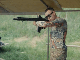 Ukrainian producers, based on the idea of veteran Nazar Bokii, developed an adaptive carbine for people without hands. Source: ArmyTV