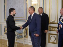Ukrainian President Volodymyr Zelenskyy met with a delegation from the US company Raytheon, led by Vice President Joseph DeAntona on 23 July 2026. Source: Ukraine's Presidential Office