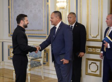 Ukrainian President Volodymyr Zelenskyy met with a delegation from the US company Raytheon, led by Vice President Joseph DeAntona on 23 July 2026. Source: Ukraine's Presidential Office