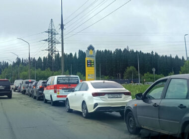 fuel queue in russian karelia