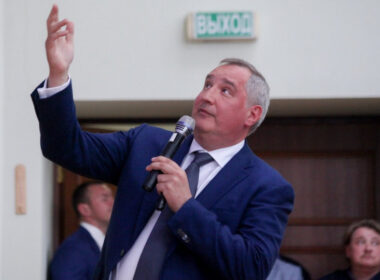 russia's ex-space chief calls systematic zeroing out starlink satellite constellation · post russian senator former roscosmos head dmitry rogozin moscow times alco ukraine news ukrainian reports