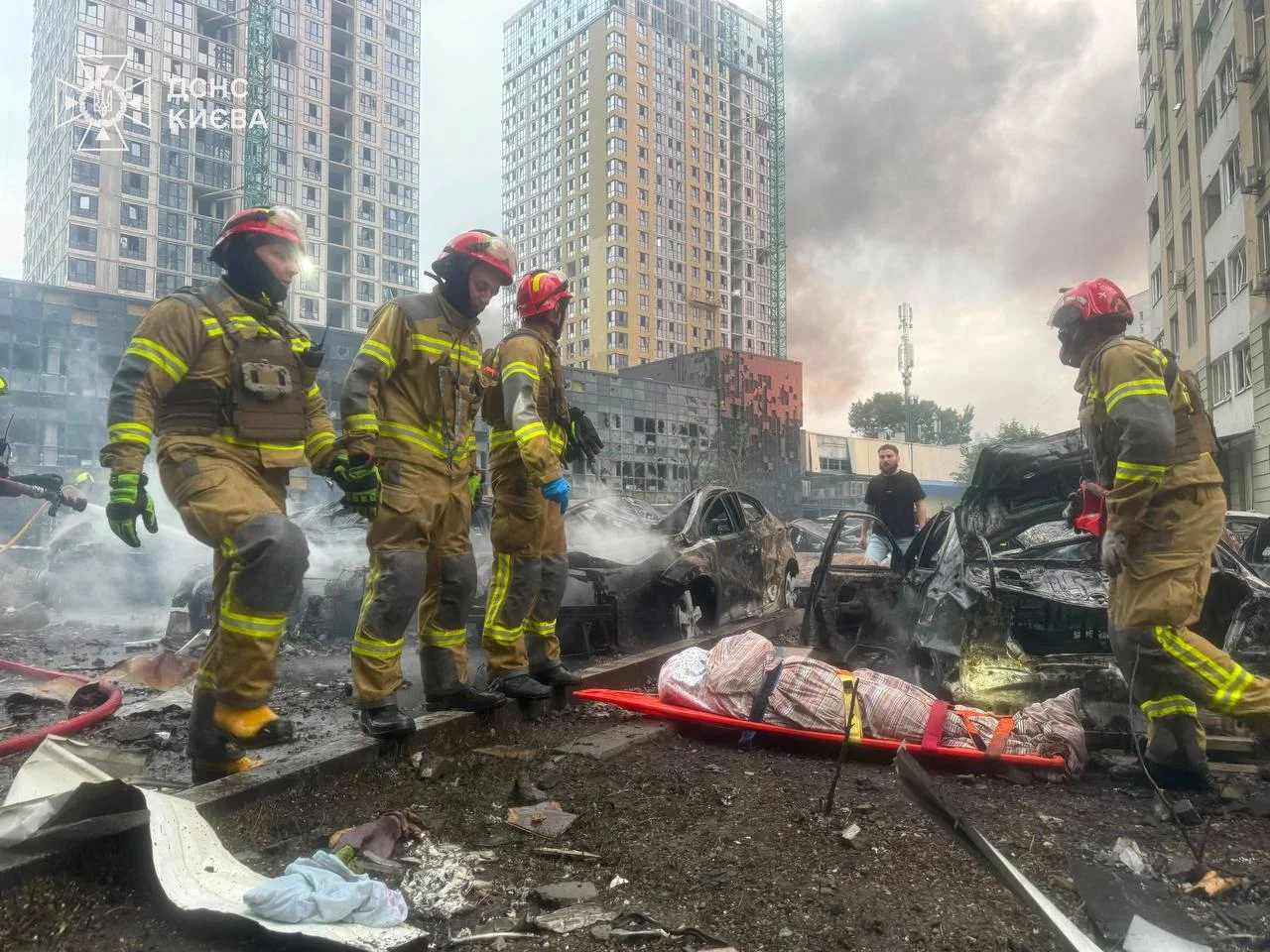 russia kills 11 kyiv air defense stops zero 29 ballistic hypersonic missiles · post rescuers carry body person killed russia's missile attack 6 2026 dsns ukraine news ukrainian reports