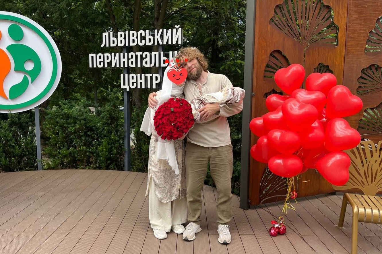 Ruslan Puptaiev, also known as Aslan Khakimov, his wife Oleksandra, and their daughter Amina in 2025. Puptaiev is contesting deportation from Ukraine after authorities discovered he had lived for years under a false identity. Photo from social media, via Babel