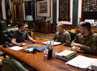 volodymyr zelenskyy and oleksandr syrskyi
