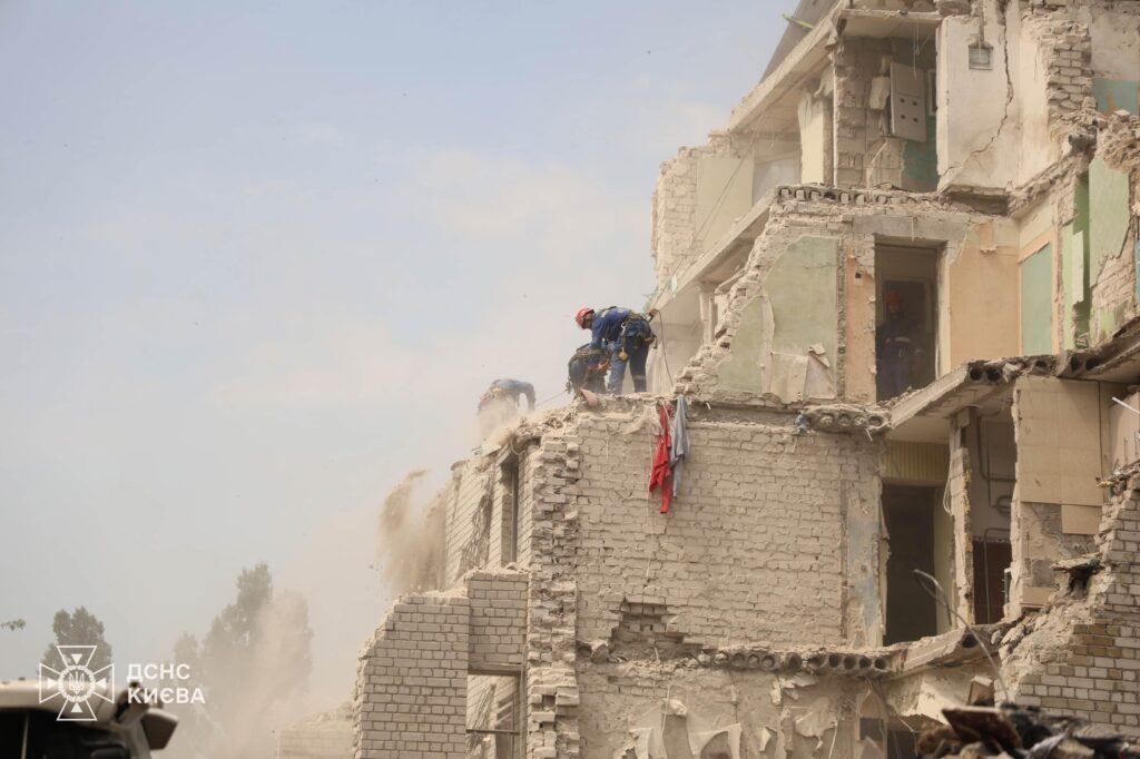 Emergency workers searching for people under rubble at the site of a Russian missile strike in Kyiv's Darnytskyi district on 3 July 2026. Photo: Ukraine's State Emergency Service