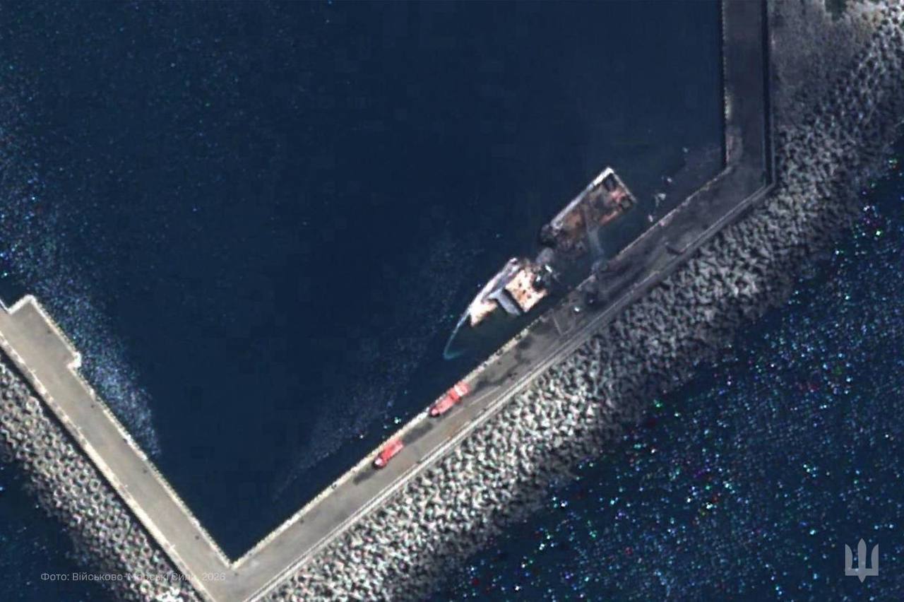 Satellite image released by the Ukrainian Navy showing the damaged Russian FSB patrol ship Izumrud moored at a pier in occupied Crimea. Source: The Ukrainian Navy