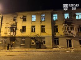The image shows Ukrainian rescuers who are trying to save a civilian hit by a Russian strike on Odesa on 16 July 2026. Source: Kiper