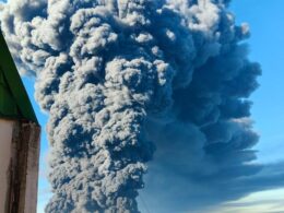 The black smoke somes from the Wildberries warehouse in Moscow Oblast. Image: Exilenova_Plus