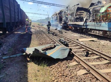 Russia hit a passenger train several times. Source: Ukrainian Minister for Restoration, Infrastructure and Transport Mykola Kalashnyk