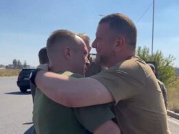 The image shows former Commander-in-Chief of the Armed Forces of Ukraine Oleksandr Syrskyi and former Commander-in-Chief of the Armed Forces of Ukraine Valerii Zaluzhnyi. Source: Zaluzhnyi