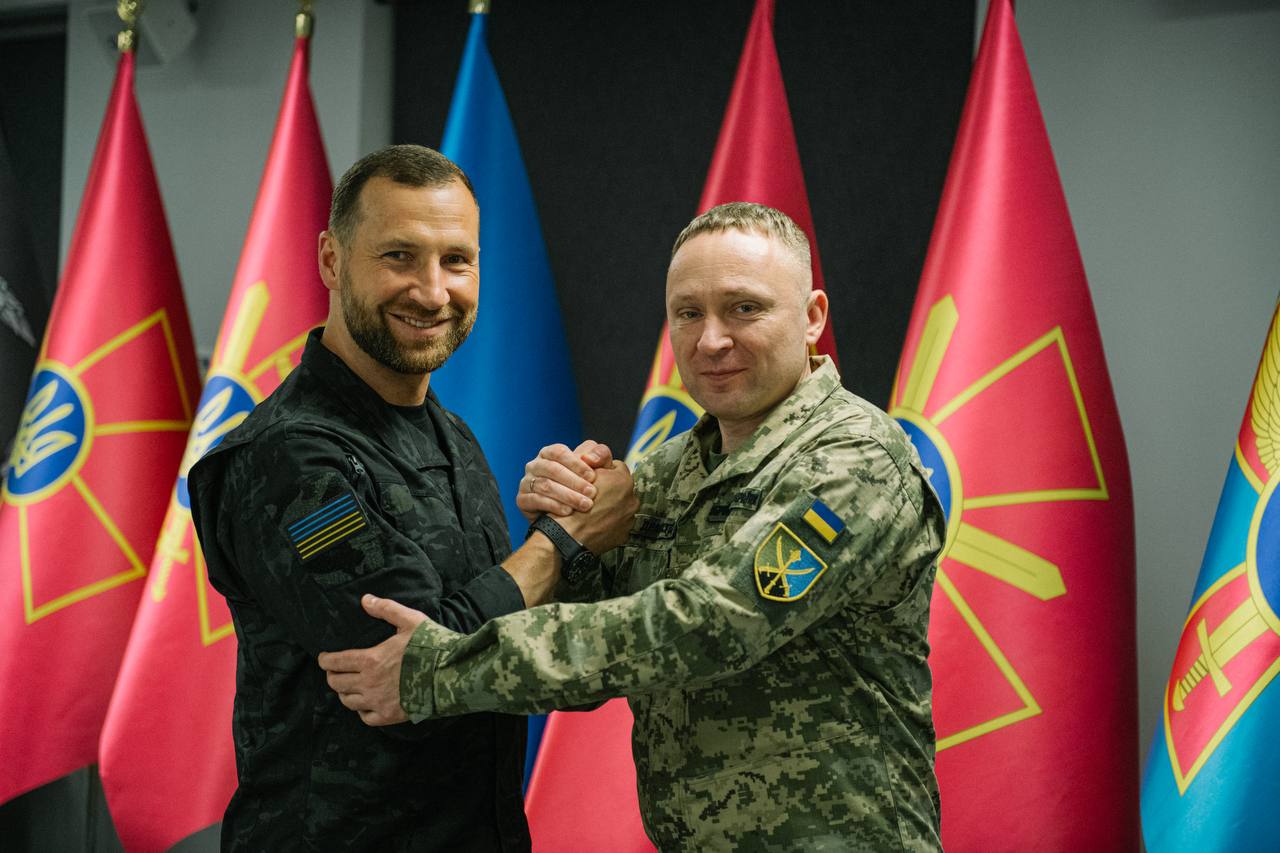 Acting Defense Minister Yevhenii Khmara at the meeting the new Commander-in-Chief, Major General Mykhailo Drapatyi. Source: The Ukrainian Defense Ministry