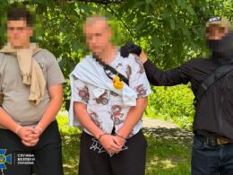 SBU officers detained two suspects accused of illegally registering 76 Starlink satellite internet terminals for Russian forces, according to Ukraine's Security Service. Photo: SBU