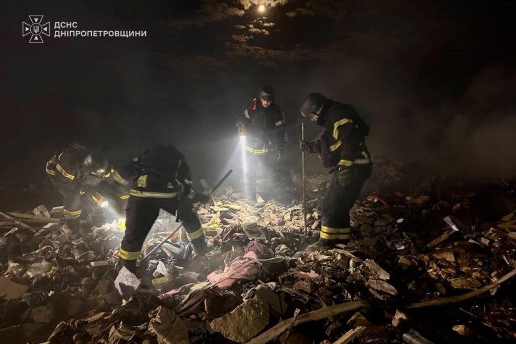 Rescuers search through rubble in the aftermath of a Russian ballistic missile attack on Radushne, Dnipropetrovsk Oblast, Ukraine, 30 July 2026. Photo: Ukraine's State Emergency Service