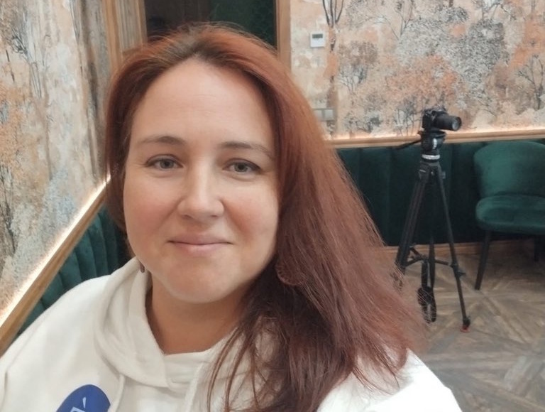 The image shows Anna, whose son has been stolen by the Russians. Source: Emil Foundation