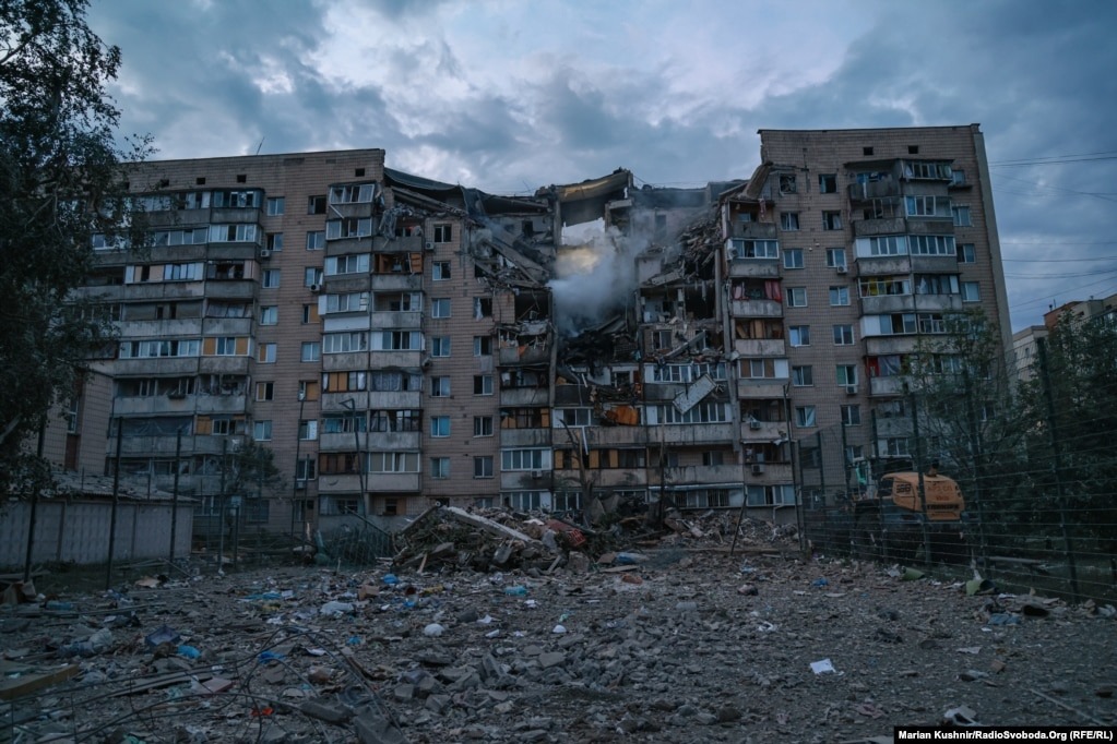 russia kills 11 kyiv air defense stops zero 29 ballistic hypersonic missiles · post apartment building where russian strike destroyed floors ninth down fifth 6 2026 rferl будинок в який