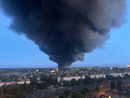 drones hit volgograd kept flying 1100 km tatarstan · post large fire sends up black smoke over russia after ukrainian drone strike wildberries logistics center 31 2026 x/@bayraktar_1love bayraktar_1love hoivgso