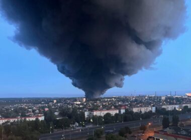 drones hit volgograd kept flying 1100 km tatarstan · post large fire sends up black smoke over russia after ukrainian drone strike wildberries logistics center 31 2026 x/@bayraktar_1love bayraktar_1love hoivgso