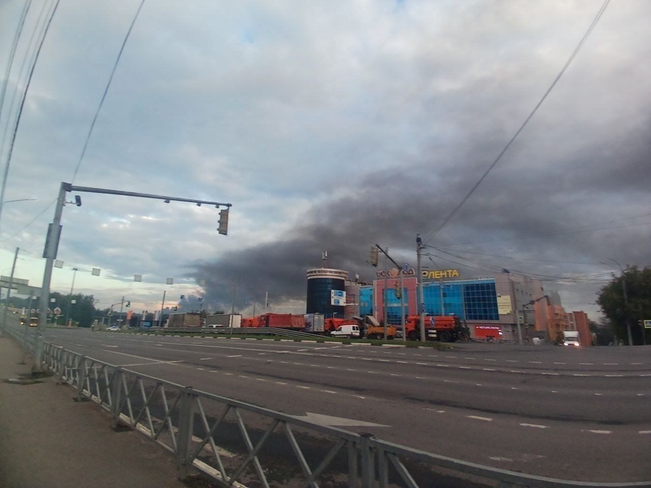 10% russia's refining half siberia's fuel omsk plant just lost its 2500-km protection · post smoke rises over yaroslavl russia after ukrainian drone strike slavneft-yanos refinery 6 2026 supernova+ ukraine