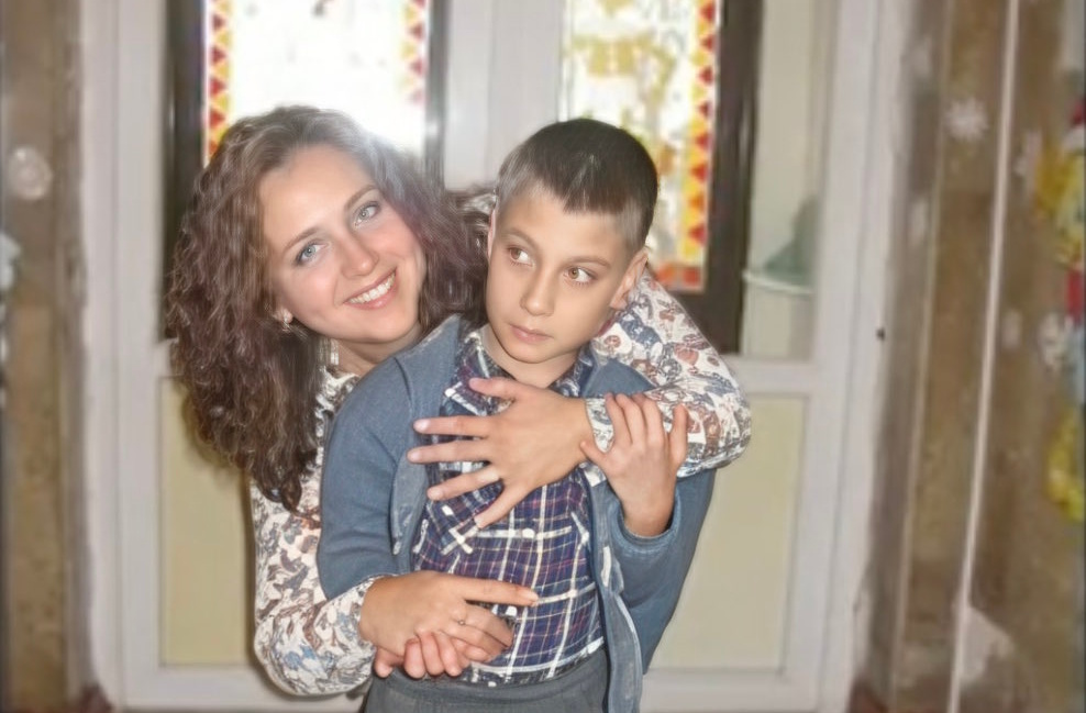 The image shows Anna and her son Anton stolen from the Oleshky boarding facility. Source: Emil Foundation