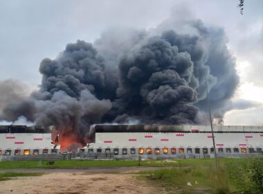 ukraine's defense forces sent fp-1 drones ryazan—a refinery warehouse burned · post fire wildberries logistics center ryazan russia 29 2026 пожежа на логістичному центрі рязань рф липня фото exilenova+ ukraine