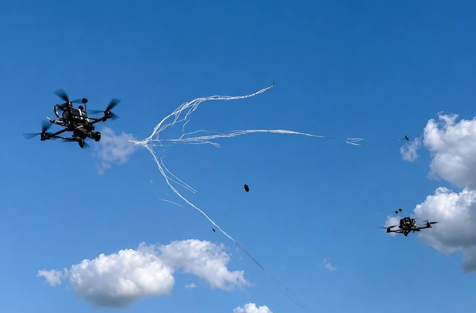 he Ukrainian company WINFLY unveiled the WINFLY Spider, an interceptor equipped with a net-launcher. Source: Militarnyi