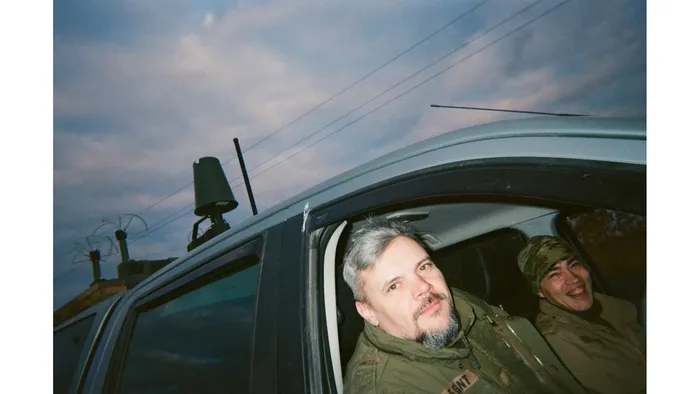 Ukrainian service members travel in a vehicle fitted with military communications or electronic equipment, 2025. Photo: project participant Oleksii “Photographer”