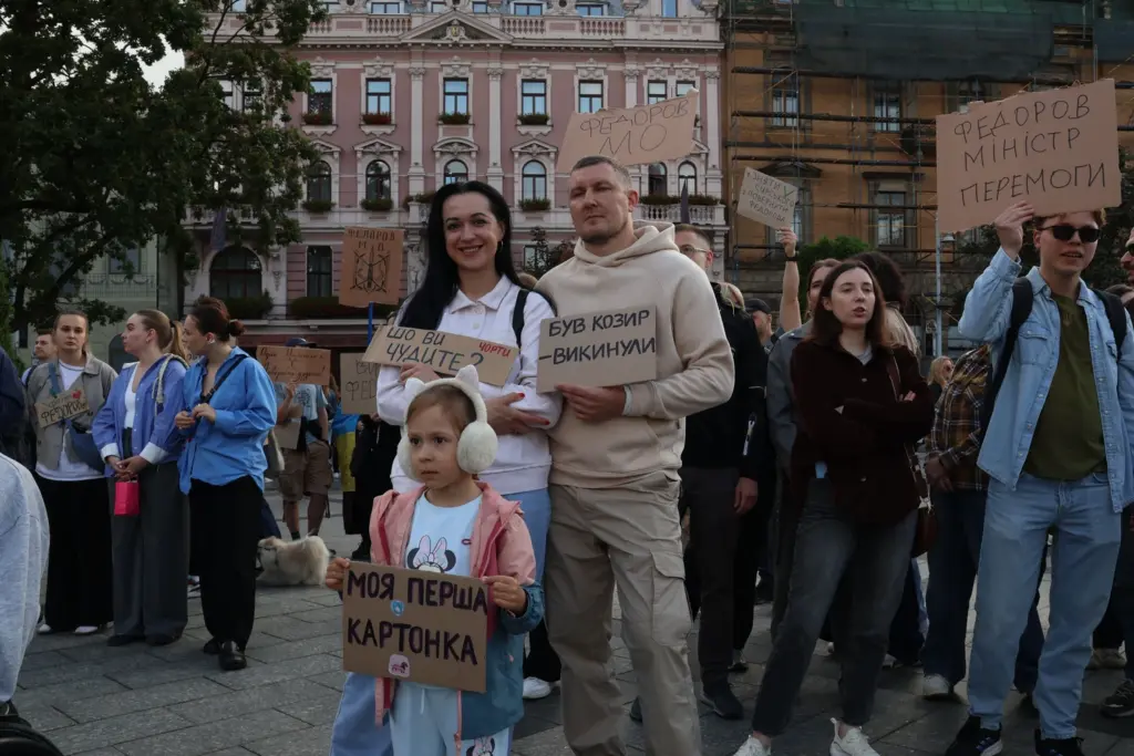 Protesters demand Mykhailo Fedorov is reinstated as defense minister in Lviv. Photo: Solomia Stanovych